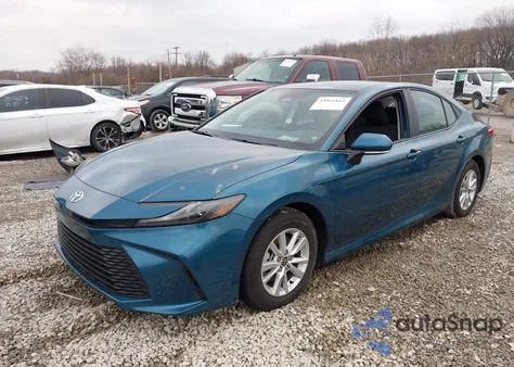 2025 Toyota Camry Le z USA, uszkodzony, nr VIN 4T1DAACK2SU153200